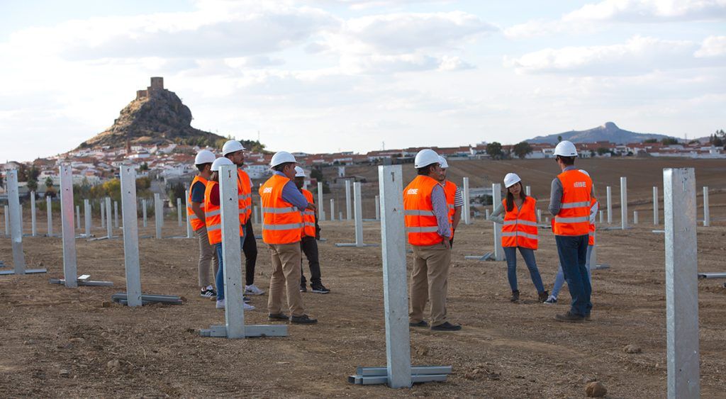 Estudiantes de la Escuela Politécnica Superior de Belmez visitan las instalaciones FV de ISE en la región