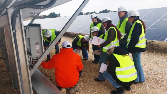Los participantes de Develop Your Energy visitan la instalación ejecutada por ISE Energía para Incarlopsa